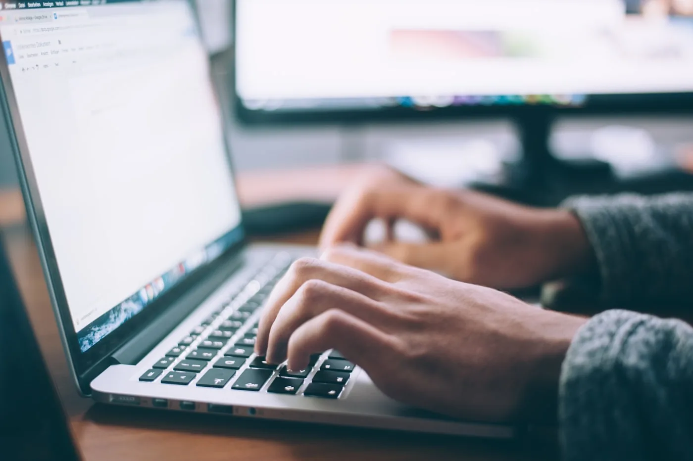 Hiring conversation between Flexus lead and a candidate